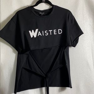 NWT—WAISTED BLACK/WHITE GRAPHIC TEE